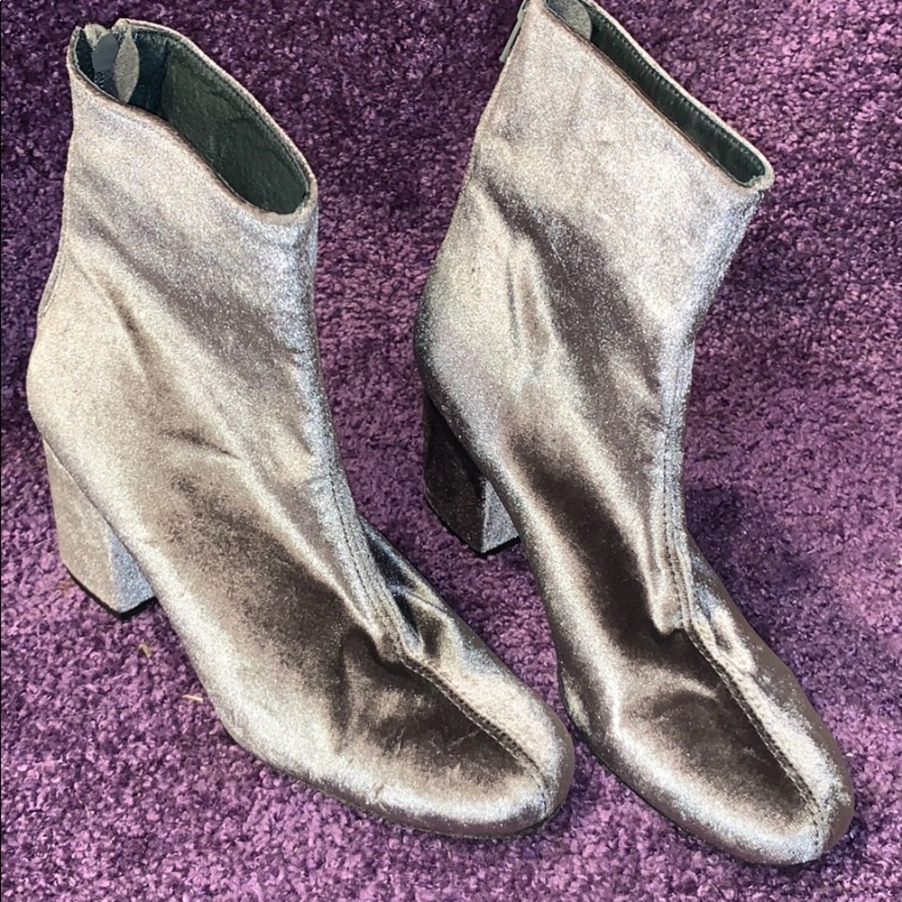Block heel boots
